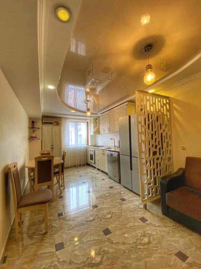 Apartment Dolphin Batumi Exterior photo