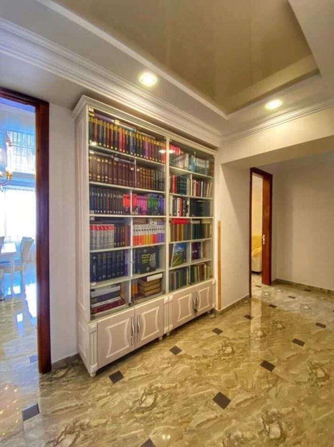 Apartment Dolphin Batumi Exterior photo