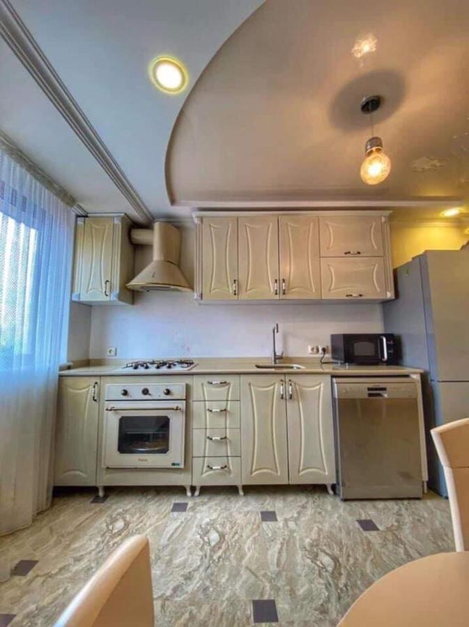 Apartment Dolphin Batumi Exterior photo